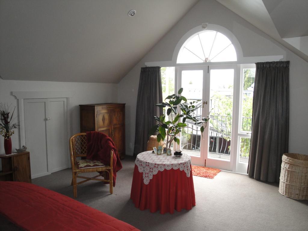 English Tudor House Hamilton Room photo