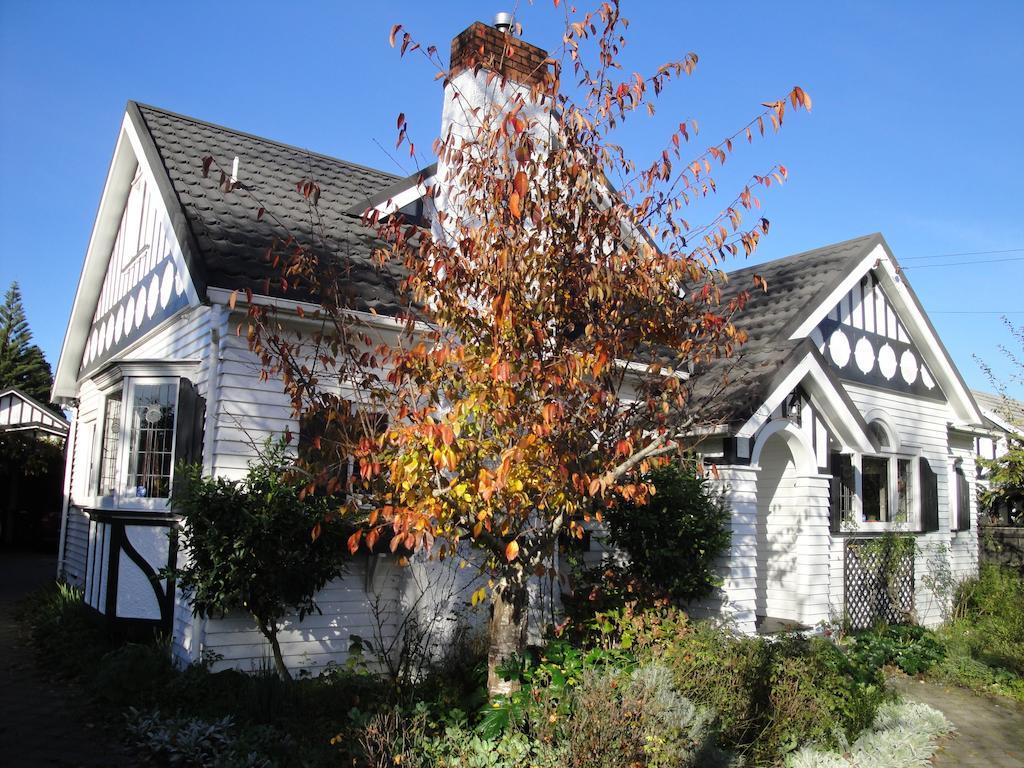 English Tudor House Hamilton Room photo